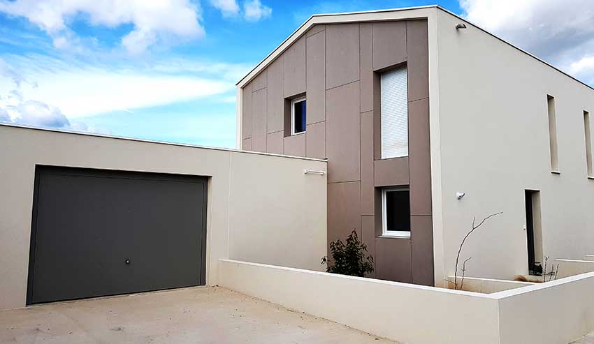 Co-promotion immobilière - les Jardins de la Collégiale 3 Les « Jardins de la Collégiale 3 » est une résidence de 49 logements locatifs sociaux avec jardins potagers partagés. Cette opération a été réalisée en co-promotion immobilière par Viaterra et JLV Promotion, pour le compte du bailleur social Un Toit Pour Tous. operation-copromotion-les-jardins-de-la-collegiale-bas-5