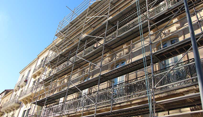 Réhabilitation de la Maison natale de Jean Moulin La réhabilitation du 6 rue d’Alsace à Béziers, dite maison natale de Jean Moulin est un projet de réaménagement de cœur de ville et d’histoire. L’objectif de l’opération est de redonner vie au bâtiment, en intégrant des standards de confort et de qualité de vie moderne, tout en conservant le cachet de l’ancien et l’intérêt patrimonial historique de bien. operation-rehabilitation-maison-jean-moulin-beziers-bas-2