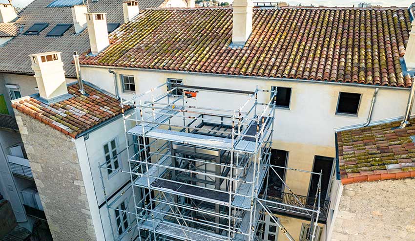 Réhabilitation de la Maison natale de Jean Moulin La réhabilitation du 6 rue d’Alsace à Béziers, dite maison natale de Jean Moulin est un projet de réaménagement de cœur de ville et d’histoire. L’objectif de l’opération est de redonner vie au bâtiment, en intégrant des standards de confort et de qualité de vie moderne, tout en conservant le cachet de l’ancien et l’intérêt patrimonial historique de bien. operation-rehabilitation-maison-jean-moulin-beziers-bas-3