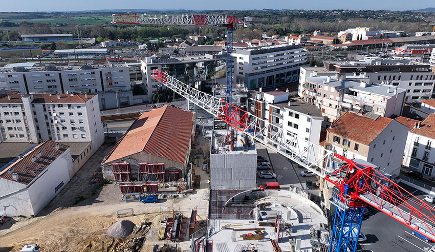 Co-promotion immobilière programme Le Diadème La pose symbolique de la première pierre s'est déroulée le 25 septembre 2023. Il a été rappelé à cette occasion que Le Diadème, plus qu'un simple programme de promotion immobilière, incarne une volonté plus large de revitalisation économique et résidentielle du centre-ville, conformément aux objectifs du dispositif national Action Cœur de Ville, qui soutient le développement et l'attractivité des centres anciens des villes moyennes. operation-construction--diademe_bas5