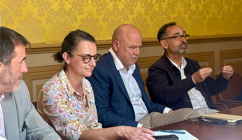Le Kursaal à Béziers va se transformer en pôle de santé pluridisciplinaire La SEM Viaterra intervient dans le cadre de la concession d’aménagement pour le renouvellement urbain de la Ville de Béziers sur cette opération de transformation de l’ancien cinéma Le Kursaal, fermé depuis plus de 20 ans. Situé 8 rue Boieldieu, en plein cœur de Béziers, l’immeuble va subir d’importants travaux, afin d’accueillir d’ici fin 2027 un pôle de santé pluridisciplinaire. actu-conf-presse-kursaal_3